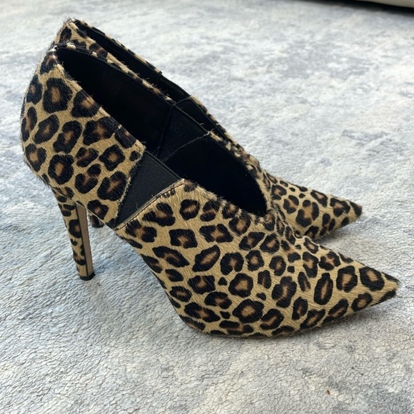 Tamara Mellon League Leopard Animal Print Pointed Toe Booties Heels Sz 37 - Picture 2 of 14